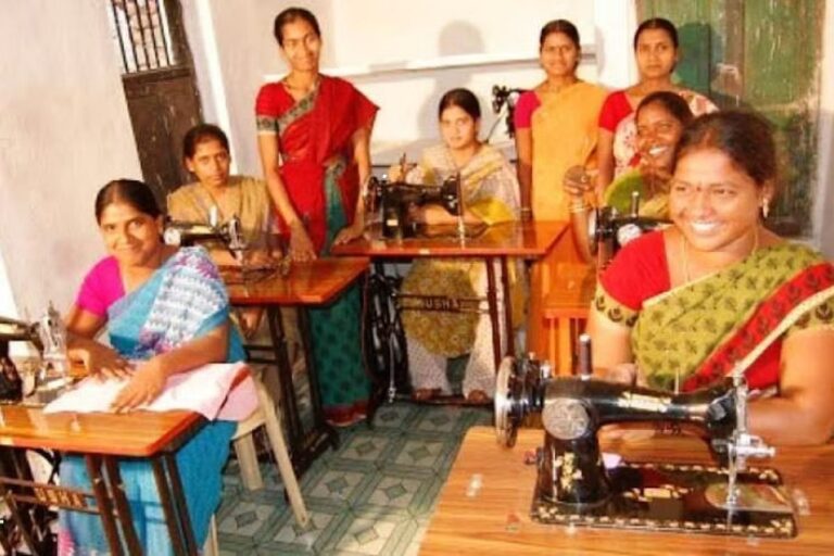Free Sewing Machine Scheme: महिलाओं को दे रही है सरकार फ्री सिलाई मशीन, पढ़े पूरी खबर